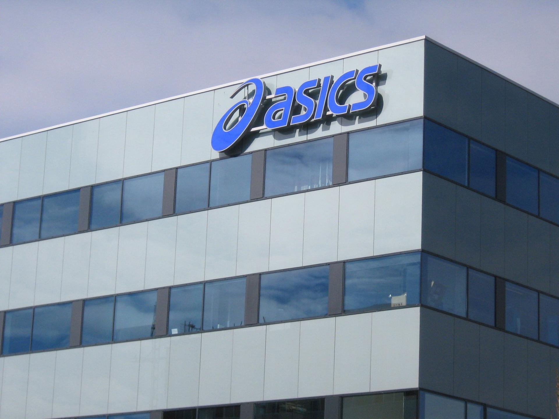Компания Asics отсудила у предпринимателей из РФ 230 тысяч рублей за нарушение исключительных прав