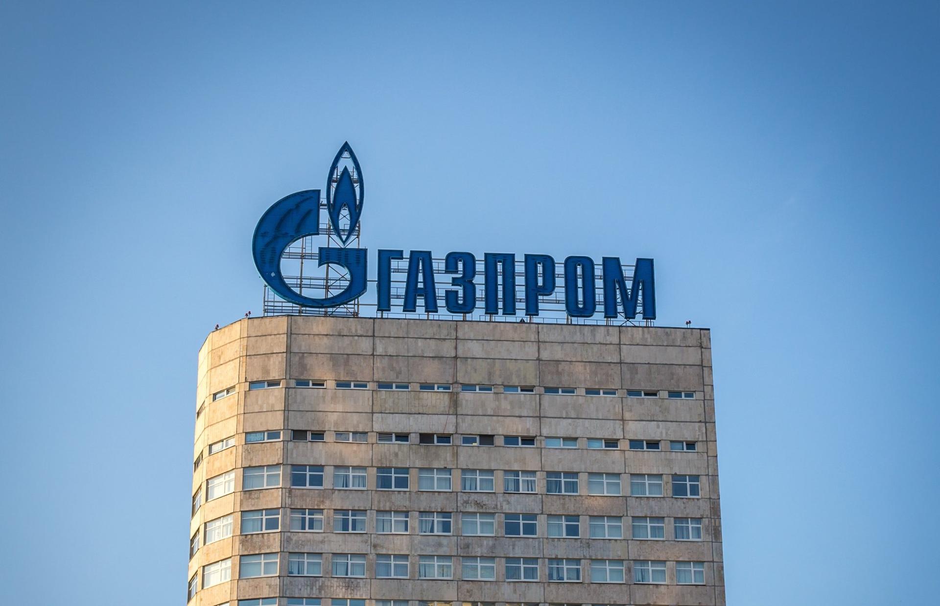 Газпром запрещает использовать свои товарные знаки, Tele2 рискует остаться без лицензии, а Apple патентует сетки для наушников: главные новости в сфере ИС