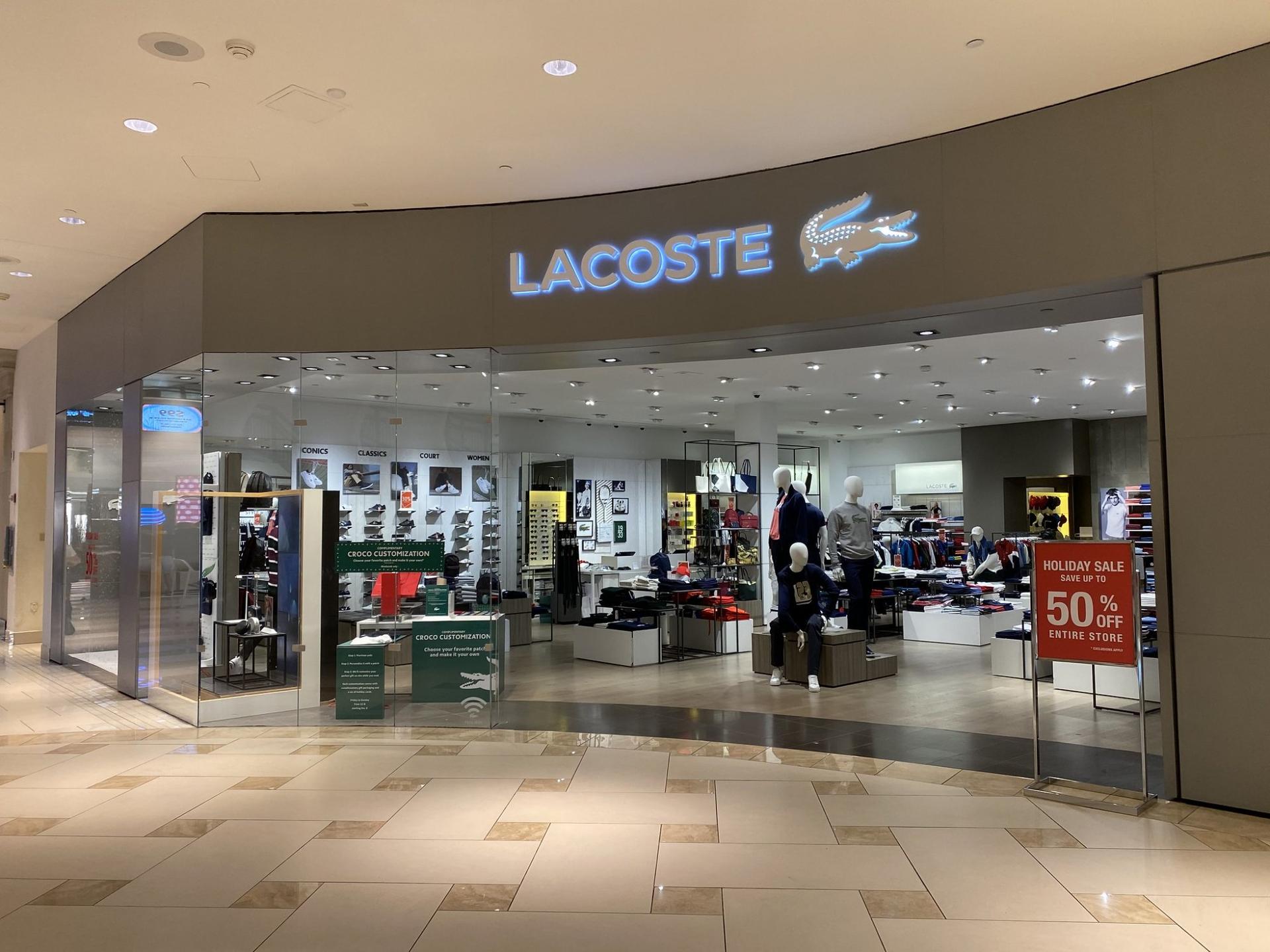 Lacoste судится с Marks & Spencer из-за изображений крокодилов на товарах