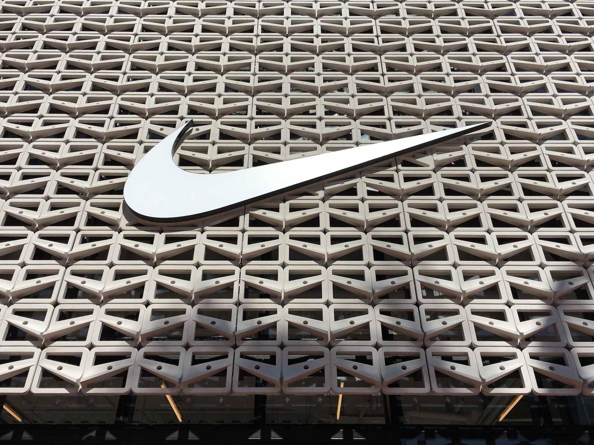 Nike подала в суд на Lululemon