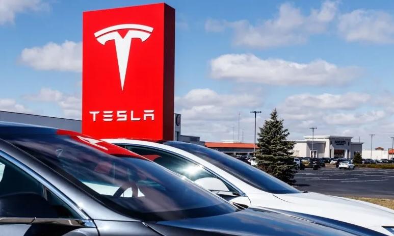 Tesla не зря меняла руль на ярмо: новая патентная заявка все объясняет