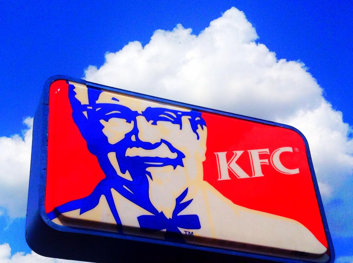 KFC и Zara сменят названия в России, а отечественный бренд телефонов ушел из страны: дайджест главных новостей
