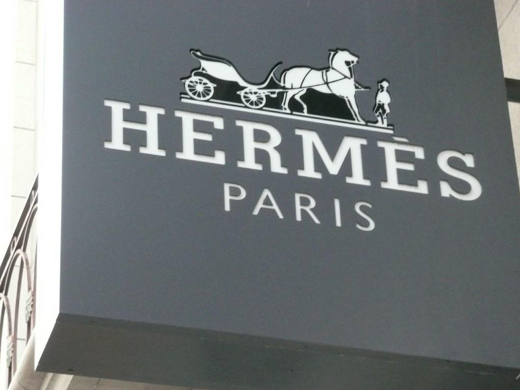 От лошадиных седел до сумок Birkin: история модного дома Hermes

