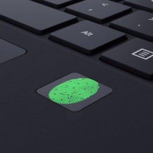 Microsoft патентует стик со сканером отпечатков пальцев
