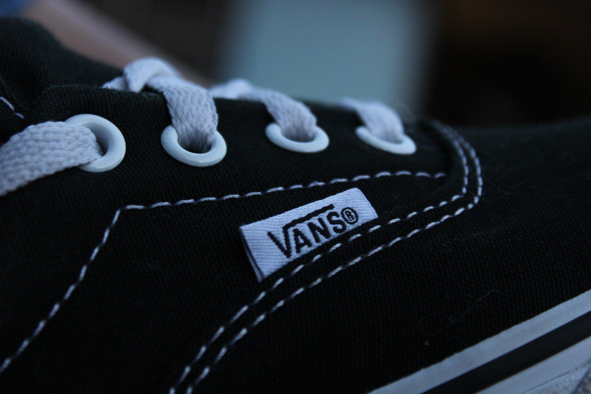 Vans будет судиться с Walmart из-за поддельной обуви