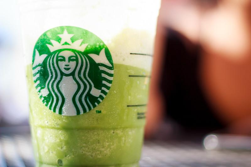 Не только Coca-Cola и Starbucks: компании, которые ушли из России, но продолжают подавать заявки в Роспатент
