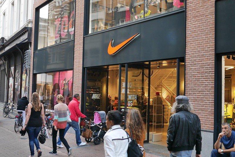 Nike обвинила кастомайзера кроссовок в нарушении прав на товарный знак