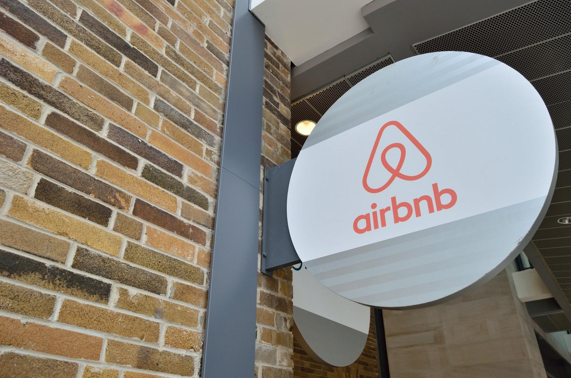Airbnb возражает против регистрации товарного знака @home bnb