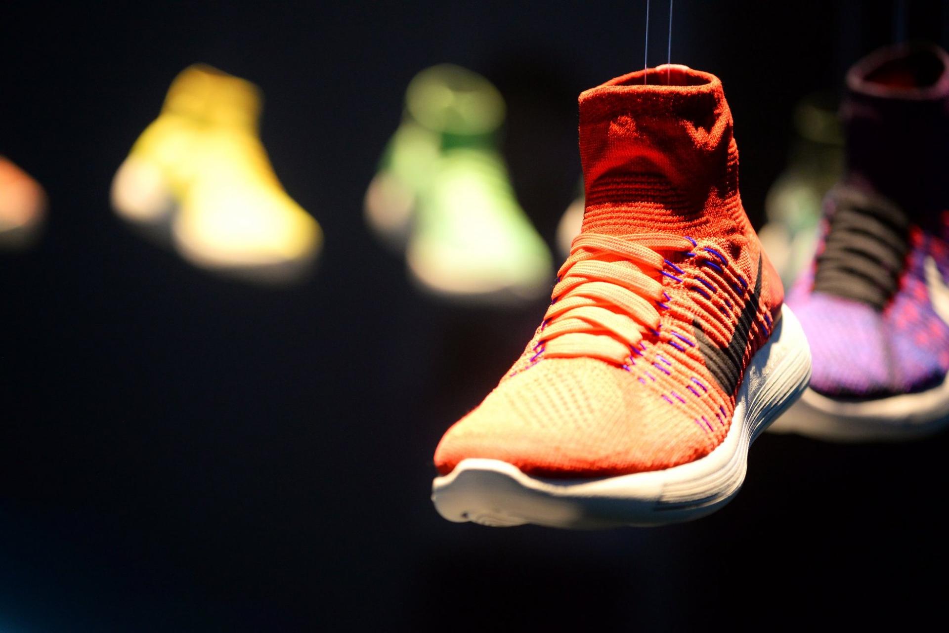 Nike добивается запрета на импорт кроссовок Adidas в США
