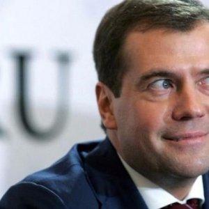 Фразу Медведева "Вы держитесь здесь" регистрируют как ТЗ