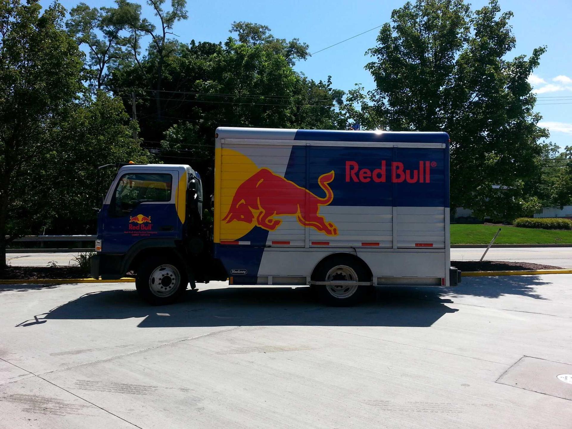 Между Red Bull и производителем джина Bullards возник спор из-за товарного знака