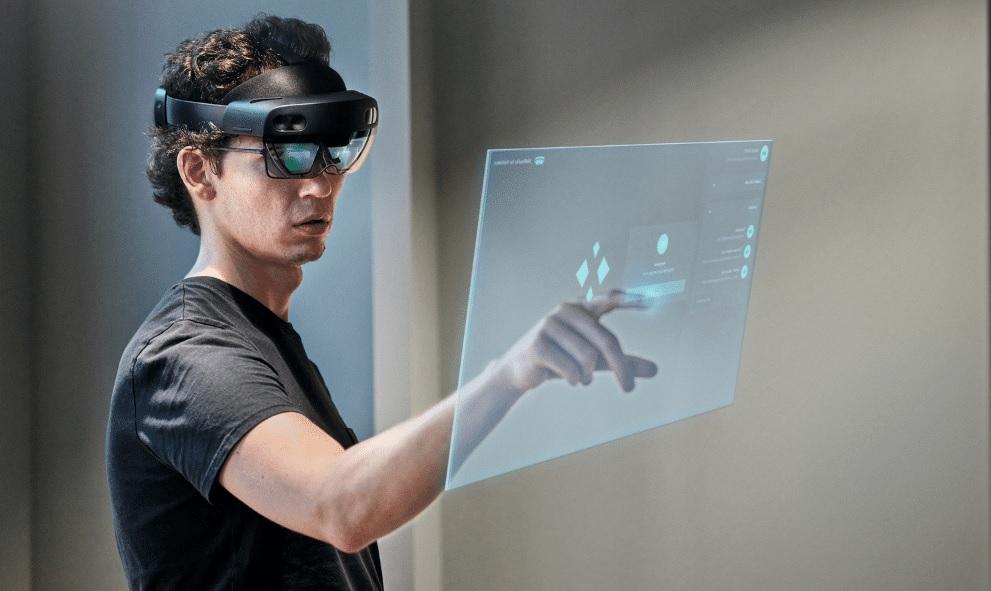 Microsoft готовит массовый вариант HoloLens